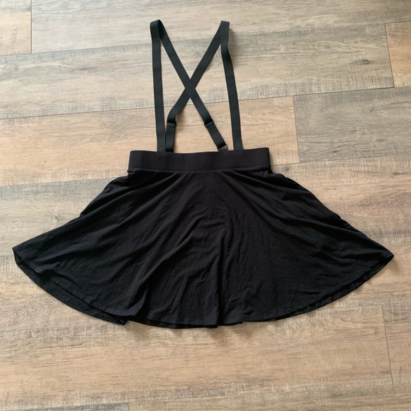 HOTTOPIC Black Suspender Circle Skirt, Large - Picture 2 of 3